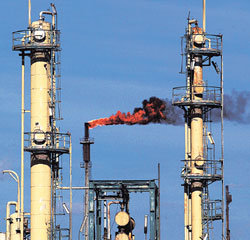 이라크 수도 바그다드 외곽 석유 정제시설 중 일부. 동아일보 자료사진