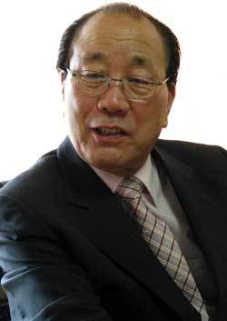 공정택 서울시 교육감 당선자는 스스로를 ‘일반교사로 출발한 실무형’이라고 소개하면서 “인성 특기 적성 교육 등에 치우쳐 그동안 상대적으로 소홀했던 학력을 향상하는 데 주력할 것”이라고 말했다.- 신원건기자