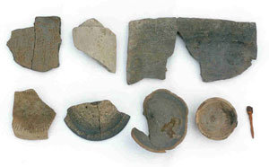 17일 경북 경주시 현곡면 일대에서 신라의 지배층이 주로 모여 살던 왕경에 식량을 공급하던 경작지에서 6세기 것으로 보이는 토기 등 유물이 발굴됐다.- 경주=연합