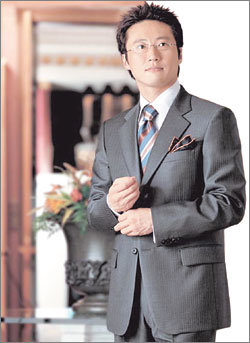 '마에스트로'의 그레이스트라이프슈트.-사진제공 LG패션