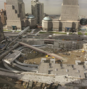 미국 뉴욕시의 중심인 맨해튼 남부의 세계무역센터(WTC) 쌍둥이 빌딩이 자리 잡았던 일명 ‘그라운드 제로’의 공사 현장.-뉴욕=연합