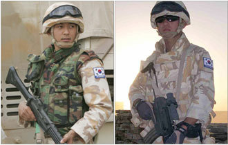 자이툰부대가 사용 중인 신형 방탄복(오른쪽)과 구형 방탄복. 국방부는 예산 부족 때문에 수백명의 자이툰부대원들에게 구형 방탄복을 지급했다. -사진제공 국방부