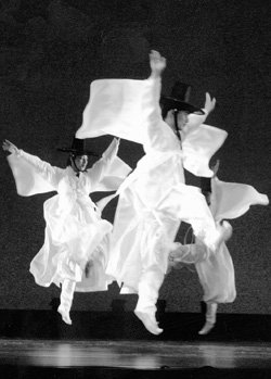 국립무용단이 선보이는 ‘코리아 환타지’의 ‘학춤’. 사진제공 국립무용단