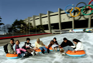 송파구 잠실 주경기장 앞 눈썰매장. 연합