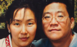 원로가수 고(故) 고복수 황금심 씨의 막내아들로 태국에서 실종된 고흥선 씨(오른쪽)와 약혼녀 이근순 씨. 사진 제공 조선일보