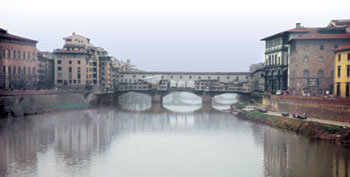 피렌체에서 가장 오래된 다리인 폰테 베키오. 푸치니의 오페라 '잔니 스키키' 중 '오 사랑하는 나의 아버지'에 나오는 명소다. -사진 정태남씨