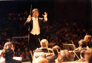 로마 산타 체칠리아 오케스트라를 지휘하고 있는 정명훈 씨. 서울시향 상임지휘자로 결정됨에 따라 그의 활동 중심이 유럽에서 아시아로 옮겨올 것으로 보인다. 동아일보 자료 사진