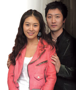 뮤지컬 아이다의 주인공을 맡은 옥주현(왼쪽) 및 상대역 이석준씨. 변영욱 기자