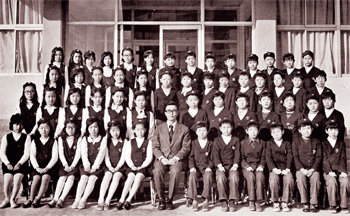 '변치말자, 우리들의 우정을'1976년 졸업, 경기국민학교 6학년 난초반 급우들
