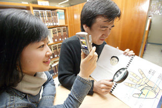 KTF는 3월부터 카메라폰으로 손금이나 얼굴을 찍어 관상을 볼 수 있는 ‘포토 사주’ 서비스를 내놓을 예정이다. 사진 제공 KTF