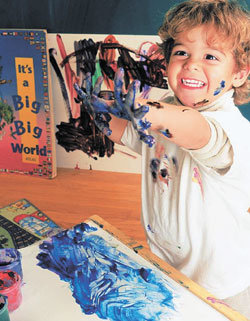 아이들은 예체능 활동을 통해 자유롭게 생각하고 표현하면서 창의성을 키워간다. 아이가 마음껏 즐기며 놀도록 하는 것이 포인트이다. 동아일보 자료 사진