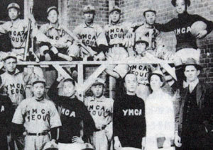 초창기 YMCA 야구팀. 앞줄 오른쪽 끝이 질레트 씨다. 사진 제공 한국야구위원회(KBO)