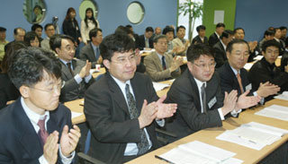 ‘자유주의, 실용주의, 미래 지향의 실용정신’을 이념 지향으로 삼은 뉴 라이트 싱크넷이 24일 오후 서울 중구 정동 배재100주년기념관에서 70여 명이 참여한 가운데 창립식을 가졌다. 권주훈 기자