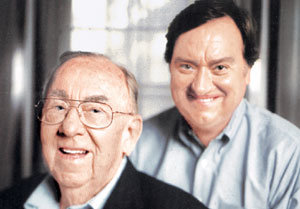 미국 NBC TV ‘미트 더 프레스’의 메인 앵커 팀 루서트(오른쪽)와 아버지 ‘빅 러스’. 루서트는 아버지에게서 배운 삶의 지혜가 자신의 생활과 일에 절대적인 영향을 미쳤다고 말한다. 동아일보 자료 사진