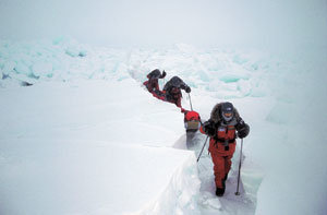 박영석 탐험대장이 이끄는 북극점 원정대가 18일 북위 87도선을 돌파했다. 이날은 원정 출발 40일째로 전체 거리 775km의 59.5%인 461.24km를 전진했다. 레졸루트=전창기자