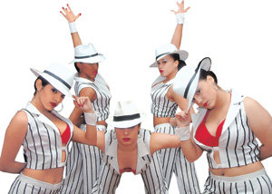 ‘파이어 오브 라틴’에서 뉴욕 풍의 살사를 선보일 산토리코 댄스컴퍼니의 여성 멤버들. 사진 제공 깐델라 프로덕션