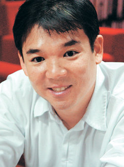 세계 최초의 그래픽 온라인게임 ‘바람의 나라’를 만든 김정주 넥슨 창업자는 ‘온라인게임의 전도사’로 통한다. 사진 제공 넥슨