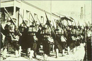 1904년 러-일전쟁 당시 인천에 상륙한 일본군. 동아일보 자료 사진