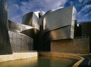 미술관이 도시를 대표하는 상징물이 된 사례로 꼽히는 스페인 빌바오의 구겐하임 미술관 전경. 사진 제공 국립현대미술관