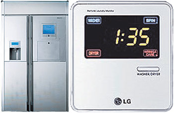 미국에서 주목받고 있는 한국 가전제품들. TV, 라디오 등 ‘종합정보기능’을 갖춘 삼성 냉장고 팝콘(왼쪽)과 세탁진행 상황을 확인할 수 있는 LG 세탁기의 원격 모니터. 사진 제공 아시안 월스트리트 저널