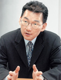 미국 뉴욕 주 법원 최초의 한국계 판사인 대니 전 씨. 그는 “피고인의 인권과 사회의 안전 문제에서 균형을 잘 찾아내야 한다”고 말했다. 김동주 기자