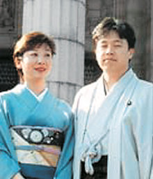 쓰루호 요스케 의원(오른쪽)과 부인 노다 세이코 의원. 사진 제공 문화일보