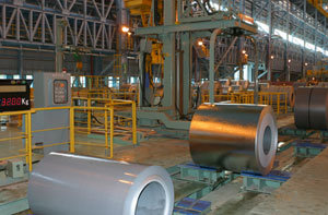 포스코 광양제철소 제5아연도금강판 공장에서 아연 합금화 작업 등을 거친 냉연 강판이 둘둘 말린 완제품으로 출고되고 있다. 포스코는 광양제철소를 자동차용 강판의 생산 거점으로 키운다는 전략이다. 광양〓주성원 기자