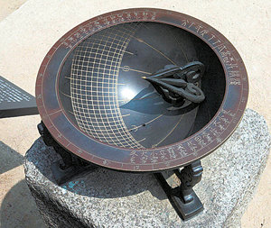 조선시대에 사용했던 해시계 앙부일구. 동아일보 자료 사진