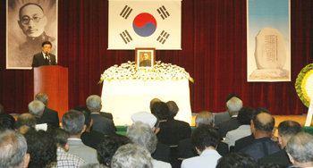 9일 서울 용산구 효창동 백범기념관에서 대한민국 임시정부 국무위원을 지낸 동암 차리석(1881∼1945) 선생 60주기 추모제 및 평전 출판기념회가 열렸다. 박영대  기자