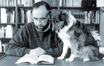 개를 몹시 사랑한다는 저자 스티븐 부디안스키. 그는 개를 있는 그대로, 개다운 본성을 지닌 존재로 바라보자고 말한다. 사진 제공 사이언스북스