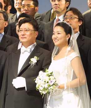 박정희 전 대통령의 아들 박지만씨의 결혼식이 지난 해 12월 서울 구의동 워커힐호텔에서 열렸다. 동아일보 자료사진