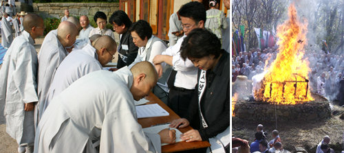 법장 스님이 주지를 지낸 충남 예산군 수덕사의 스님들이 15일 법장 스님의 유지를 받들기 위해 시신 장기 기증 서약서에 서명하고 있다. 오른쪽은 불교 전통 장례 의식인 다비식. 사진 제공 대한불교 조계종 총무원