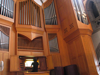 명동성당 ‘한낮 음악회’에서는 귀에 익은 음악을 파이프 오르간으로 연주해 준다. 사진 제공 서울대교구