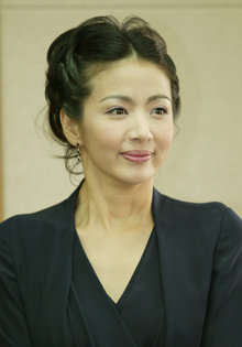 탤런트 윤해영이 SBS 새 금요드라마 ‘다이아몬드의 눈물’에서 배신한 남자에게 복수하는 ‘친절한 인하 씨’로 변신한다. 사진 제공 SBS