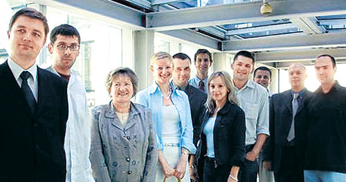 “한국을 다시 보게 됐습니다.” 27일 방한 중 한국의 발전상에 찬사를 보낸 동유럽 10개국 차세대 지도자 11명. 사진 제공 한국국제교류재단