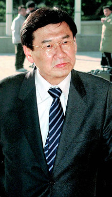 6일 김대중 정권 시절 국가정보원 차장을 지낸 김은성 씨가 검찰에 전격 체포됐다. 연합뉴스