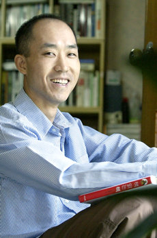 박민영 씨는 “모교인 대학의 문학 서클이 얼마 전 없어져 버렸다. 독서의 의미는 ‘생각하는 나’를 회복하는 것인데, 인터넷을 통해서는 단편적인 정보와 지식은 찾아낼 수 있어도 교양을 쌓을 수는 없다”고 말했다. 원대연 기자