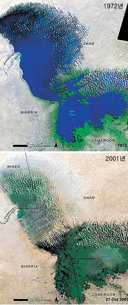 차드 호를 1972년에 찍은 위성사진(위)과 같은 지역을 2001년 촬영한 위성사진. 1972년에는 차드와 나이지리아에 걸친 북쪽 수역 및 차드와 카메룬 사이의 남쪽 수역이 풍부한 수량을 보유하고 있었지만 2001년에는 동남쪽 일부에만 호수의 자취가 남아 있다.