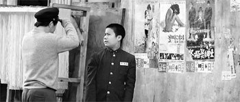 1979년 말 서울을 배경으로 빡빡머리 중학교 1학년 소년(이재응 분)의 눈에 비친 세상 이야기를 차분하고 잔잔하게 그려낸 영화 ‘사랑해, 말순씨’. 사진 제공 래핑보아