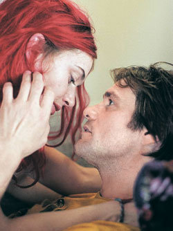 짐 캐리와 케이트 윈즐릿이 주연한 영화 ‘이터널 선샤인’. 사랑과 기억의 얽힌 관계를 풀어낸 색다른 러브스토리다. 사진 제공 도로시