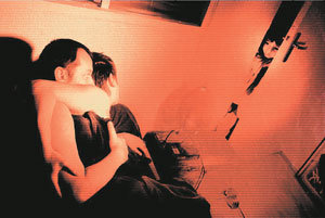 아이들이 크면 부부가 애정 표현을 마음대로 하기도 어렵다. 동아일보 자료 사진