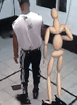 댄서가 춤추는 장면을 찍어 컴퓨터 애니메이션으로 만드는 과정. 연구팀은 몸이 대칭적인 남자의 춤과 그렇지 않은 남자의 춤을 애니메이션으로 만들었다. 사진 제공 네이처