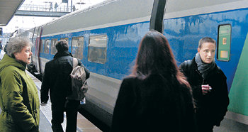 영국 런던에서 벨기에 브뤼셀까지 2시간 20분에 주파하는 대륙 간 고속철 유로스타. 1994년 개통 이후 런던과 파리를 오가는 승객이 두 배로 늘었으며 유로스타의 허브인 릴도 더불어 융성기를 맞게 됐다. 릴=이진구 기자
