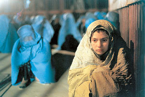 인간 이하의 취급을 받는 아프간 여인들의 회한을 담은 영화 ‘천상의 소녀’. 사진 제공 영화랑