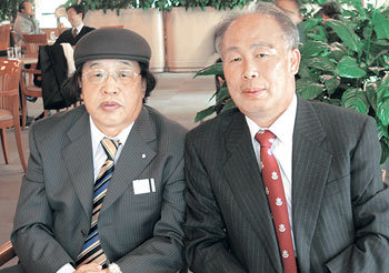 함께 시화전을 여는 화가 오세영(왼쪽) 씨와 시인 오세영 씨. 김지영  기자