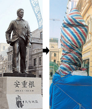 천으로 둘둘 말아 실내로 옮겨1월 16일 안중근 의사 숭모회가 중국 하얼빈 시 중심가에 세운 안중근 의사 동상(왼쪽). 안 의사가 이토 히로부미를 사살했던 하얼빈 역과 가까워 현지 한인들은 민족적 자부심을 가져 왔다. 그러나 중국 정부는 동상을 천으로 둘둘 말아 누구 동상인지 알 수 없도록 했다. 중국 정부는 그것도 모자라 동상을 인근의 백화점 안으로 옮기도록 했다. 사진 제공 안중근 의사 숭모회