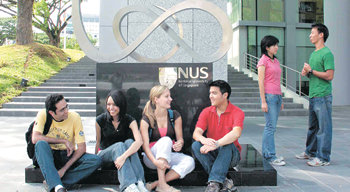 싱가포르국립대는 지난해 개교 100주년을 맞았다. 학부생의 20%와 교수진의 50%가 외국인일 정도로 국제화된 대학이다. 사진 제공 싱가포르국립대