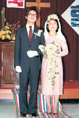 김문수 후보가 노동운동을 하던 1981년 서울 관악구 봉천동 중앙교회에서 올린 부인 설난영 씨와의 결혼식.