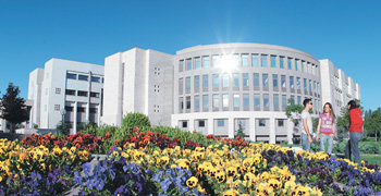 빌켄트대 컴퓨터센터 전경. 터키 최초의 사립대학인 빌켄트대는 이후 설립된 많은 사립대학의 모델로 인재양성에 기여하고 있다. 사진 제공 빌켄트대