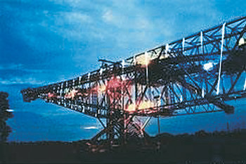 옛 동독의 탄광지대였던 라오지츠에서 관광명물로 탈바꿈한 컨베이어 교량 ‘리히터펠트 F60’.